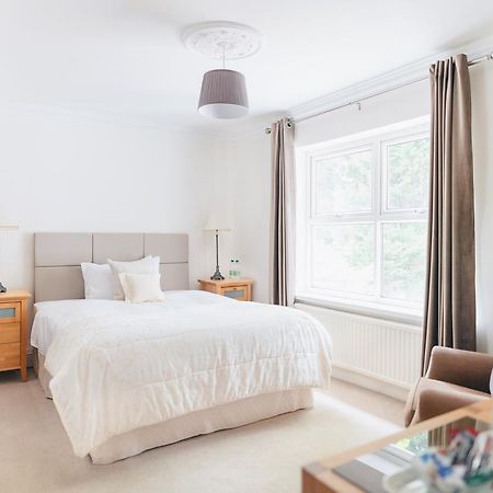 Elizabeth House Hotel Bracknell Bagian luar foto