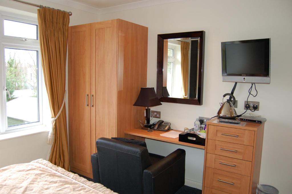 Elizabeth House Hotel Bracknell Bagian luar foto