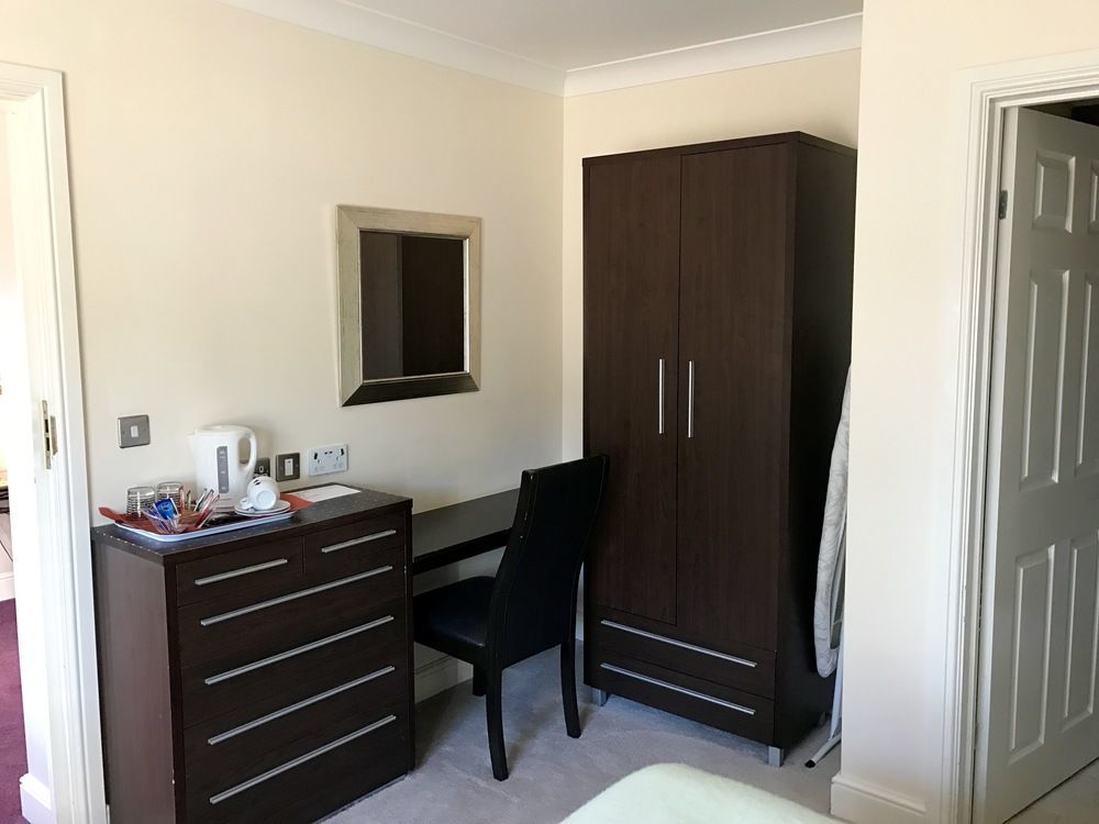 Elizabeth House Hotel Bracknell Bagian luar foto