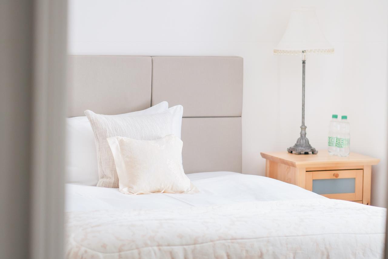 Elizabeth House Hotel Bracknell Bagian luar foto