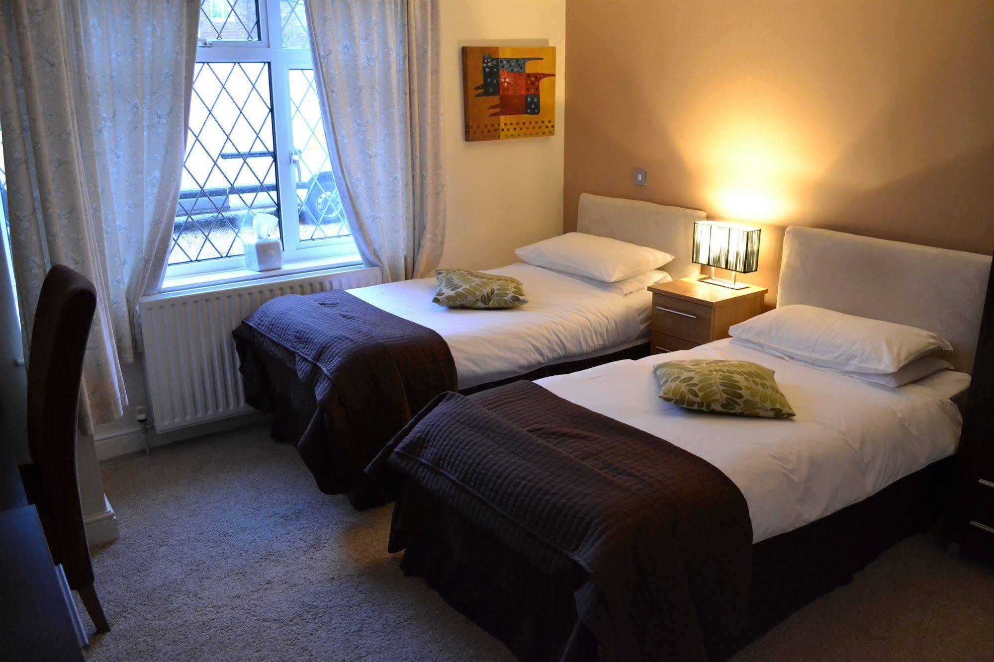 Elizabeth House Hotel Bracknell Bagian luar foto