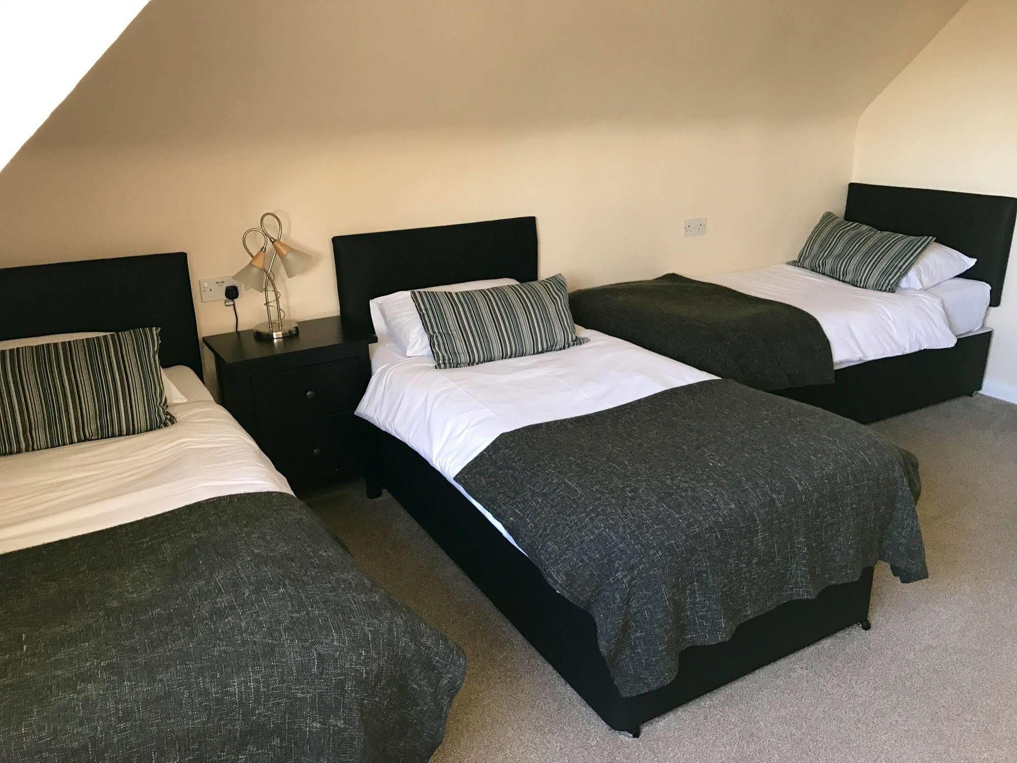 Elizabeth House Hotel Bracknell Bagian luar foto