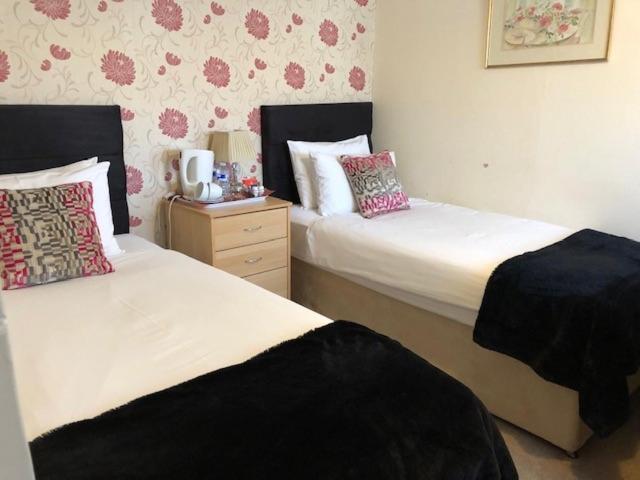 Elizabeth House Hotel Bracknell Bagian luar foto
