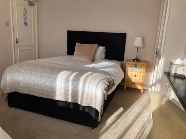 Elizabeth House Hotel Bracknell Bagian luar foto