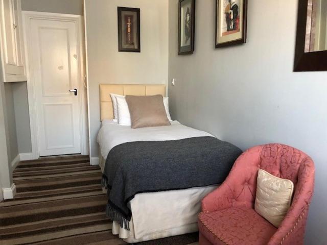 Elizabeth House Hotel Bracknell Bagian luar foto